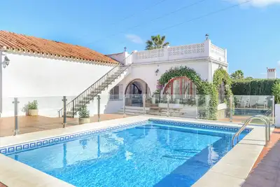 Image de Villa 'Jardin Tropical' avec piscine privée, jardin, climatisation & Wi-Fi