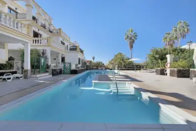 Image de Appartement \"Tenerife South Appartement\" avec vue sur mer, piscine et Wi-Fi