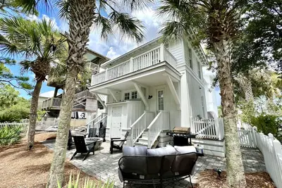 Image de Coastal Comfort 2 Br Cottage Private Pool