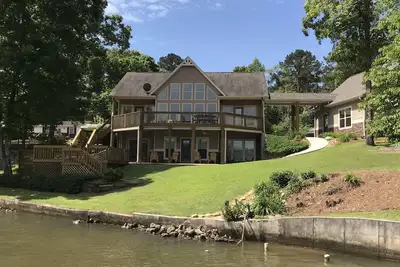 Image de Peaceful 5 Bedroom Jackson Lake home on a quiet cove