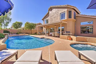 Upscale Phoenix Abode: Walk to South Mountain Park
