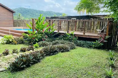 Image de Aly's Valley Cabin, a private cabin in a village with a mountain view.