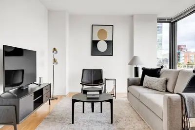 Image de Amazing Lic 2br w/ Doorman, Gym & Pool, near East River, by Blueground