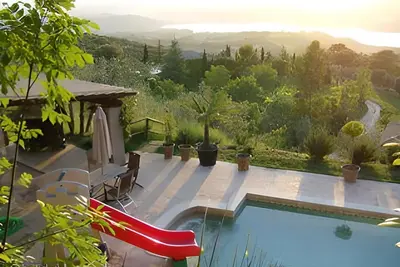 Image de Villa de luxe en pierre sur une colline, avec vue panoramique, piscine privée, équitation, garderie