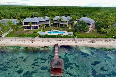 Image de Northern Lights #6 Oceanfront Condo on Northside w/ Pool & Dock