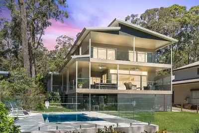 Image de The Lake House - Complete Lakefront Oasis at Murrays Beach, Surrounded by Native Bushland & Wildlife