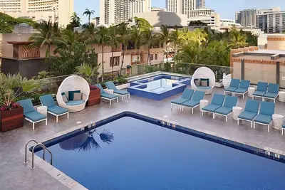 Image de 2 Units, Deluxe Ocean View 2 Double Beds at Outrigger Waikiki Beachcomber Hotel