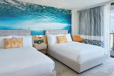 Image de Family Vacation! 3 Convenient Units, Close to Waikiki Beach, Pool, Pets Allowed