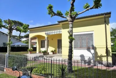 Image de Maison de vacances pour 5 personnes  + 1 enfant env. 150 qmà Lido di Camaiore, Toscane (Province de Lucca)