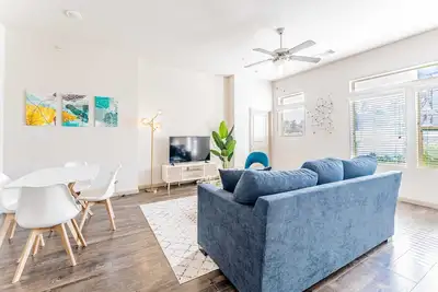 Image de Huge 2br suite close to Downtown w/ fast WiFi