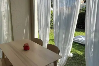 Image de Appartement rénové avec piscine, plage 2mns à pied