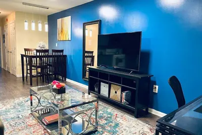 Image de Cozy Beautiful 2bd Apt in Center City