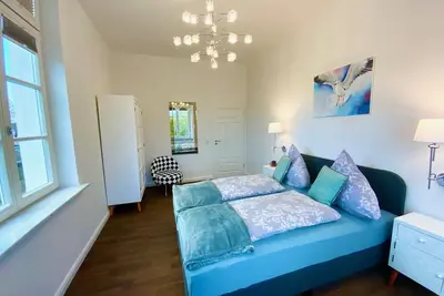 Image de Holiday apartment Beletage at the old customs House by Vareler Harbor / Northsee