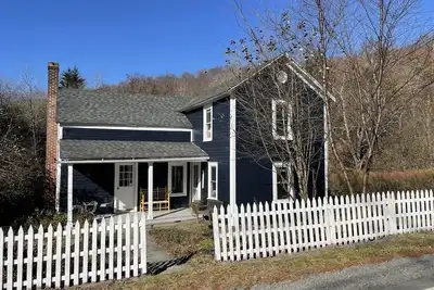 Image de A Catskills Cozy Riverside Getaway on a Gorgeous Sprawling Property