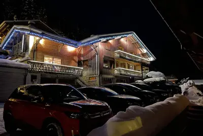 Image de Chalet Mitoyen  Piscine intérieur  uniquement saison hiver   ( décembre à avril)