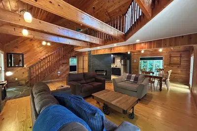 Image de Orchard Mountain Cabin, Enchanting Retreat – Exclusive Lakefront Sanctuary