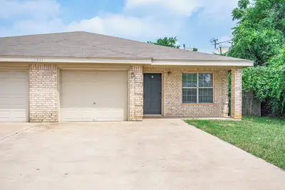 Image de Easily accessible 2 bedroom 2 bathroom 1 car garage duplex