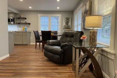 Image de Modern 2 Bedroom Rental House, Close to Lake Michigan