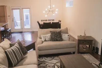 Image de The Gathering Place \"Upscale! Walkable! 5-Bedroom 4 Bathroom Downtown Indy\"