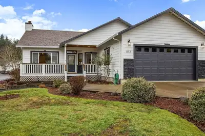 Image de Delightful Single Level Retreat, Pet Friendly, Open Floor Plan, Huge Fenced Backyard, Walk to Dayton