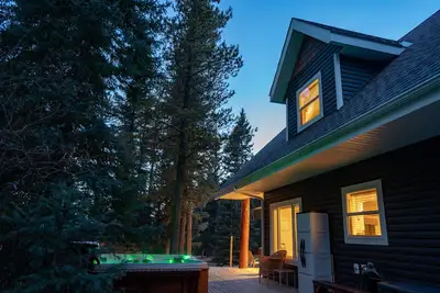 Image de Cozy Cabin in the Rocky Mountains of Nordegg, Alberta