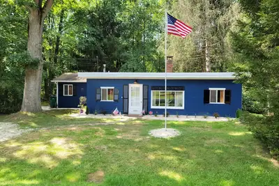 Image de Cheerful 2 Bedroom Cottage with Hot Tub near Lake