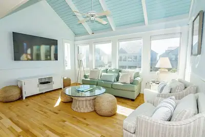 Image de Newly renovated 3 bedroom villa with new 6 pass golf cart; access to both clubs