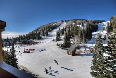 Image de Modern Village Center Ski In/Out Condo with Slope Views