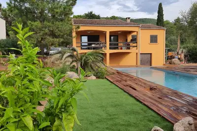 Superbe  Villa 5 Chambres  Au Calme Avec Grande Piscine