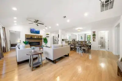 Image de The Manor | Massive Atl Estate | Est/Mercedes Stdm 10-min