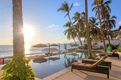 Image de Luxury Beach Front Condo