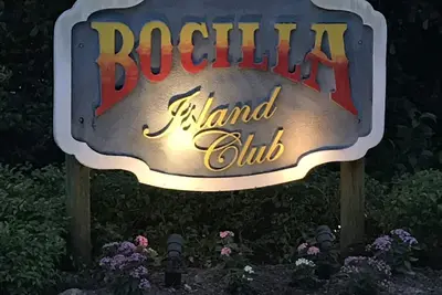Image de Paradise awaits you at the Bocilla Island Club on Pine Island Florida.
