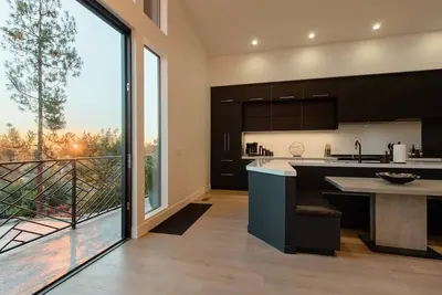 Image de Custom Home built for friends and family to enjoy