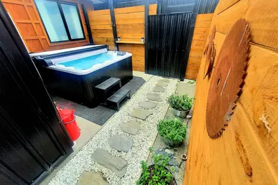 Image de Beautiful modern home + Hot Tub 🔥 Mountain views 🏞  Superking beds
