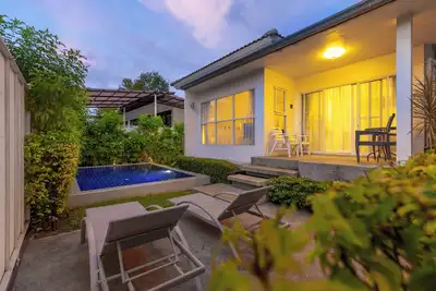 Image de 2 Bedroom Villa Lily - short walk to beach