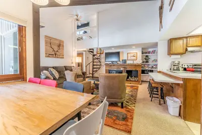 Image de Keystone Condo w/ Treed Views from Private Deck, Close to Shuttle to Resort