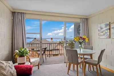 Image de The Charming Soho Modern Pad with Scenic Views