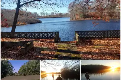 Image de New Listing: Lakefront Home w/ Dock, Theater Room, Firepit. Near Mystic, Casinos