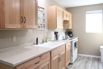 Image de Peaceful and beautiful 2 bedroom 1 bathroom condo with full kitchen.