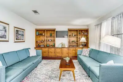 Image de Mins to Beach & Shopping - Quaint Unit in Bellview