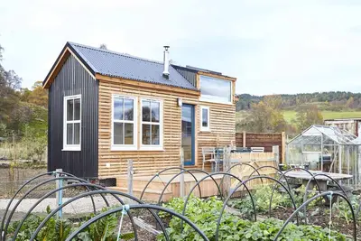 Image de Unique tiny house with wood fired roll top bath in heart of the Cairngorms