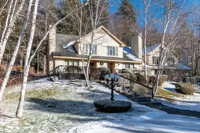 Image de Condo close to cross-country trails, golf, town amenities, ski resorts