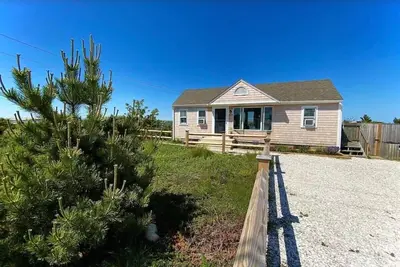 North Truro Pet-friendly home, near Secluded Beach