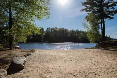 Image de Beautiful Log Cabin on Belleau Lake-All 4 Seasons! 2900 sq ft; Beach-3 min walk!