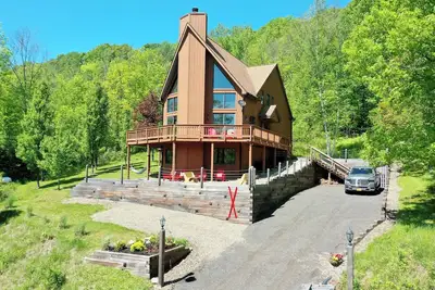 Image de Hot Tub & Sauna ~ The Ridge Chalet ~ Wood Fireplace ~ Sleeps 12