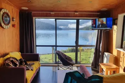 Image de Beachfront Paradise Retreat in your own Private Bay and Floating Jetty