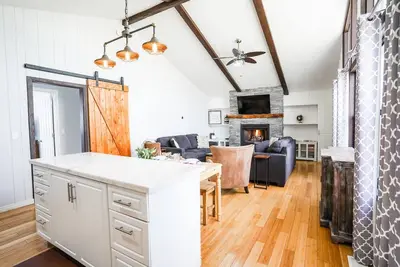 Image de Pet friendly/walk to restaurant/bar and golf