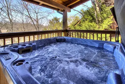 Image de Family Cabin-Hot Tub-Game Room-Pool Table-Sleeps 6-Pool -Eagle Springs-Private