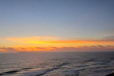 Image de Amazing views! ! beach front condo