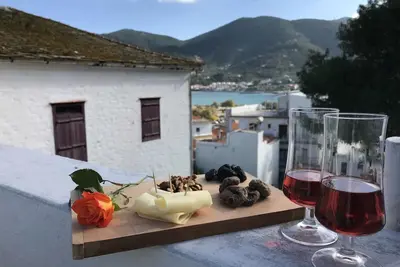 Image de Vintage House (4min from the port on foot)